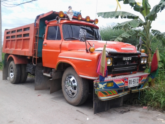 ขาย6ล้อใหญ่หัวยาวสถาพสวยเต็มพร้อมไช้ขับงายขับสบายแอร์เย็นเฉิมพวงมาลัยเพาเวอร์