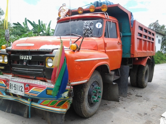 ขาย6ล้อใหญ่หัวยาวสถาพสวยเต็มพร้อมไช้ขับงายขับสบายแอร์เย็นเฉิมพวงมาลัยเพาเวอร์