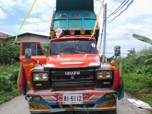 ขาย6ล้อใหญ่หัวยาวสถาพสวยเต็มพร้อมไช้ขับงายขับสบายแอร์เย็นเฉิมพวงมาลัยเพาเวอร์