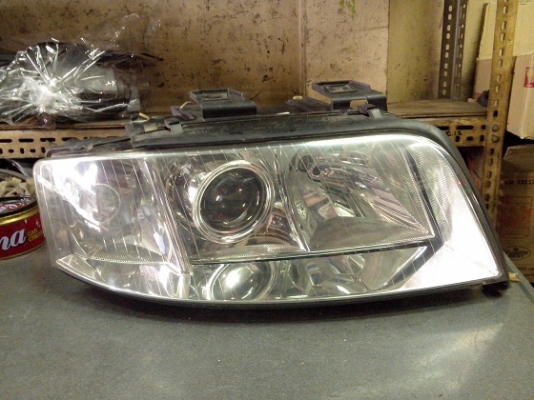ไฟหน้า AUDI A6 ด้านขวา แท้เก่าสภาพสวย