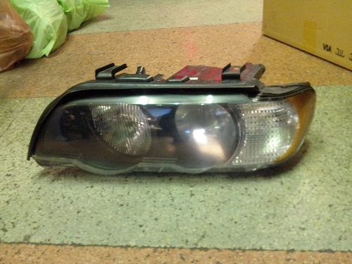 ขายไฟหน้า BMW X5 ซ้าย ไม่ซีนอน (E53)