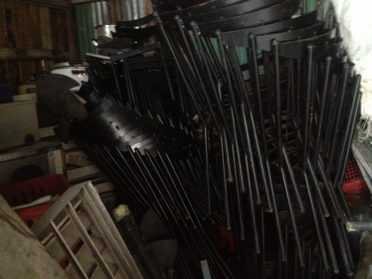 ขายเก้าอี้ตัวละ250 มี 150ตัว เป็นเหล็กเเข็งเเรง