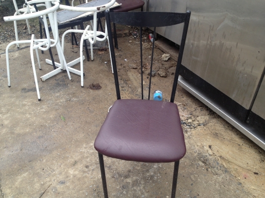 ขายเก้าอี้ตัวละ250 มี 150ตัว เป็นเหล็กเเข็งเเรง ขายเก้าอี้ตัวละ250 มี 150ตัว เป็นเหล็กเเข็งเเรง