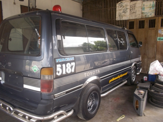 ขอขายรถตู้สักคันในราคา120000บาทครับ