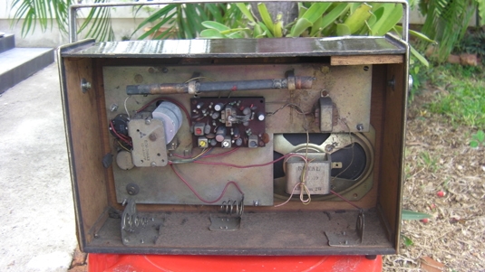 วิทยุกระเป๋าหิ้วโบราณ