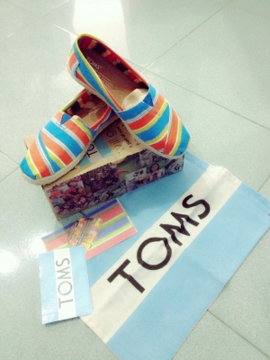 ขายรองเท้า toms. แท้อเมริกา 2700 ไซค์37