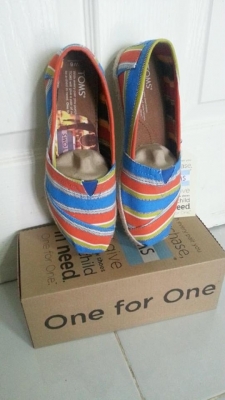 ขายรองเท้า toms. แท้อเมริกา 2700 ไซค์37