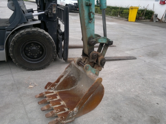 ขายรถขุดเล็ก KOMATSU PC30-7 sn:27318Yr.1994Hr.5836,มีไลน์หัวเจาะ แทร็กเหล็กยางรองสภาพดีครับใช้งานได้เลย  ราคาไม่สูงครับ โทรมานะ 085-9049669