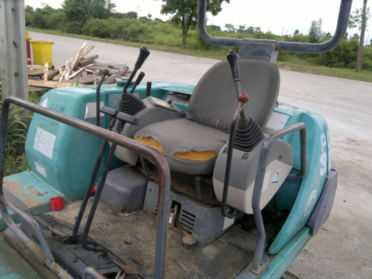 ขายรถขุดเล็ก KOMATSU PC30-7 sn:27318Yr.1994Hr.5836,มีไลน์หัวเจาะ แทร็กเหล็กยางรองสภาพดีครับใช้งานได้เลย  ราคาไม่สูงครับ โทรมานะ 085-9049669