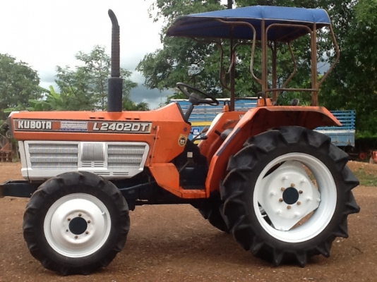 คูโบต้า L2402 4 WD 2 เพลา รุ่นท็อปพวงมาลัยเพาเวอร์ สภาพดีมากพร้อมใช้งาน