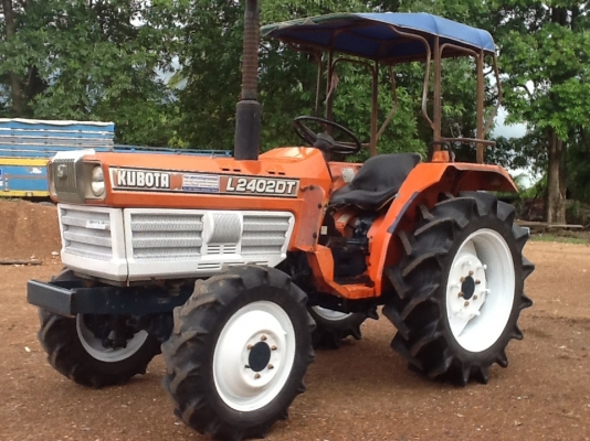คูโบต้า L2402 4 WD 2 เพลา รุ่นท็อปพวงมาลัยเพาเวอร์ สภาพดีมากพร้อมใช้งาน