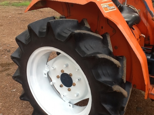 คูโบต้า L2402 4 WD 2 เพลา รุ่นท็อปพวงมาลัยเพาเวอร์ สภาพดีมากพร้อมใช้งาน