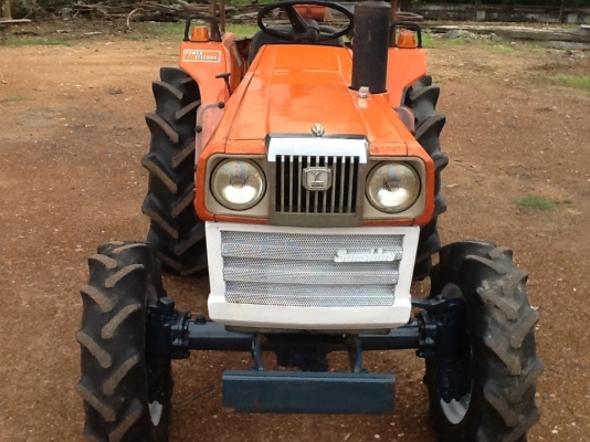 คูโบต้า L2402 4 WD 2 เพลา รุ่นท็อปพวงมาลัยเพาเวอร์ สภาพดีมากพร้อมใช้งาน