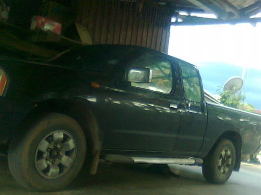 รถกระบะ นิสสัน ฟรอนเทียร์ เครื่อง 3000 cc ปี 2002 รถบ้าน สภาพดีมาก 90 กว่า\% กระจกไฟฟ้า