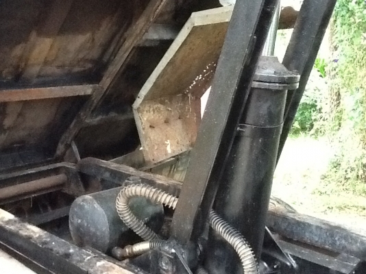 ขายหกล้อฮีโน่ชุเปอร์เสี่ยดั้มFC เครื่อง 120แรงรถปี 40 ปีสุดท้ายรถห้างแท้ๆ