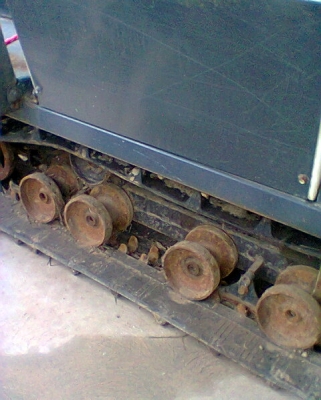 รถเกี่ยวข้าวรุ่น DC 60 มี 2 คัน รถเกี่ยวข้าวรุ่น DC 60 มี 2 คัน