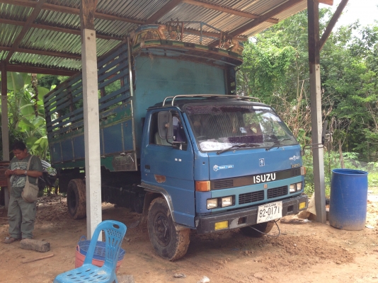ขายด่วนหกล้อดั๊มพ์เกษตร อิซูซุ NPR เครื่อง 110 แรงม้า หมายเลขเครื่อง 4BE1- 110 แรงม้า F หลัง ยาง 825 ขายด่วนหกล้อดั๊มพ์เกษตร อิซูซุ NPR เครื่อง 110 แรงม้า หมายเลขเครื่อง 4BE1- 110 แรงม้า F หลัง ยาง 825