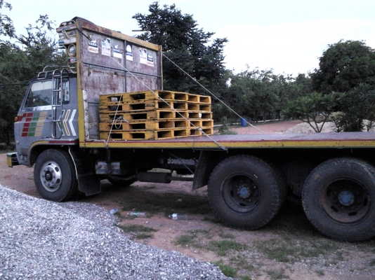 สิบล้อพื้นเรียบ