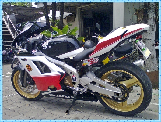 ขาย CBR400 ปี89 แฟริ่งแต่ง Ducati1198 ทะเบียนแท้ บริการส่งทั่วไทย ขาย CBR400 ปี89 แฟริ่งแต่ง Ducati1198 ทะเบียนแท้ บริการส่งทั่วไทย