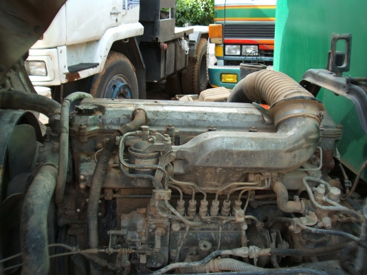 รถสิบล้อฮีโน่ 2 เพลา บรรทุกรถเกี่ยวข้าว รถสิบล้อฮีโน่ 2 เพลา บรรทุกรถเกี่ยวข้าว