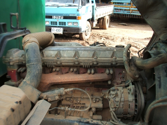 รถสิบล้อฮีโน่ 2 เพลา บรรทุกรถเกี่ยวข้าว รถสิบล้อฮีโน่ 2 เพลา บรรทุกรถเกี่ยวข้าว