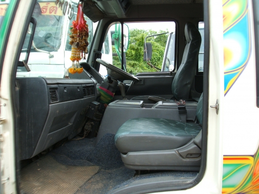 รถสิบล้อฮีโน่ 2 เพลา บรรทุกรถเกี่ยวข้าว รถสิบล้อฮีโน่ 2 เพลา บรรทุกรถเกี่ยวข้าว