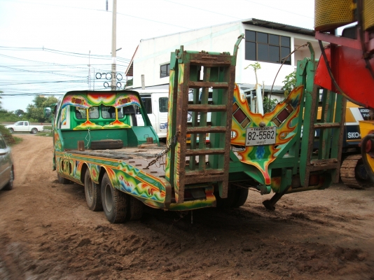 รถสิบล้อฮีโน่ 2 เพลา บรรทุกรถเกี่ยวข้าว รถสิบล้อฮีโน่ 2 เพลา บรรทุกรถเกี่ยวข้าว