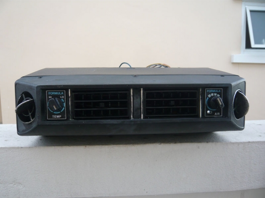 ขายตู้แอร์แขวนฟอมูล่าหน้าปรับ 1250 บาท