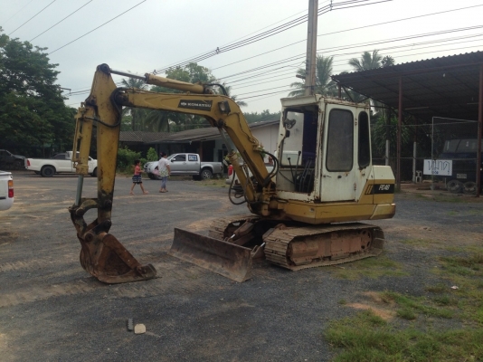ขายเบคโฮ KOMATSU PC40-2 รถพร้อมใช้งาน สนใจโทร081-9701072 ขายเบคโฮ KOMATSU PC40-2 รถพร้อมใช้งาน สนใจโทร081-9701072