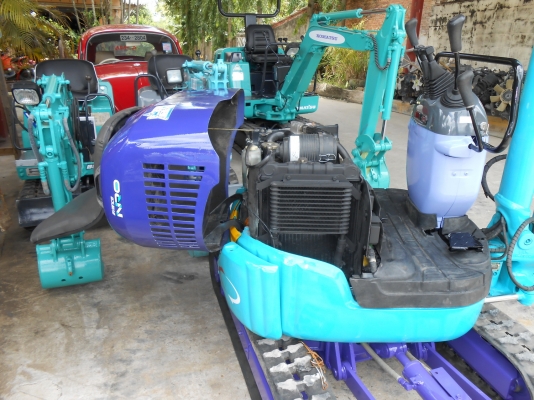 ขายรถขุดขนาดจิ๋ว KOMUTSU PC 10 MR เก่านอกปรับสถาพแล้ว