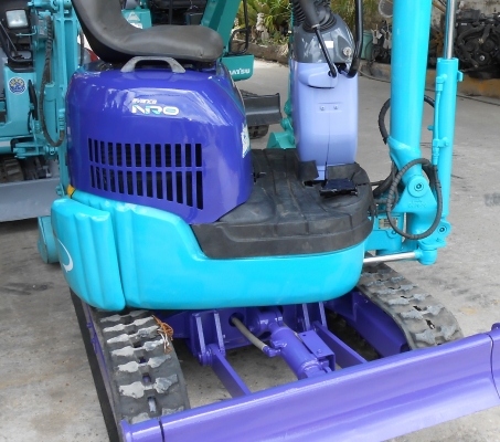 ขายรถขุดขนาดจิ๋ว KOMUTSU PC 10 MR เก่านอกปรับสถาพแล้ว