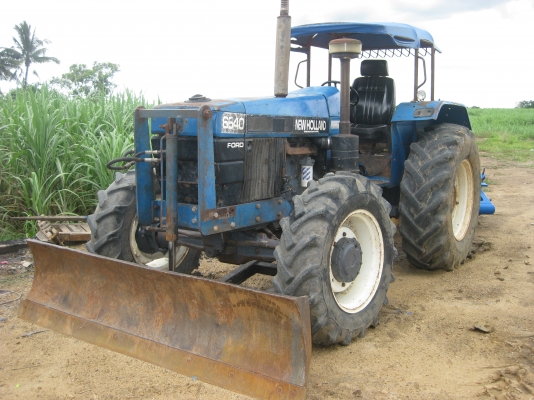 ขายรถไถ FORD 6640 New Holland 4x4WD ปี96 พร้อมใบอินวอยไปจดทะเบียน
