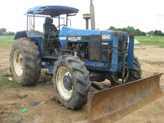 ขายรถไถ FORD 6640 New Holland 4x4WD ปี96 พร้อมใบอินวอยไปจดทะเบียน