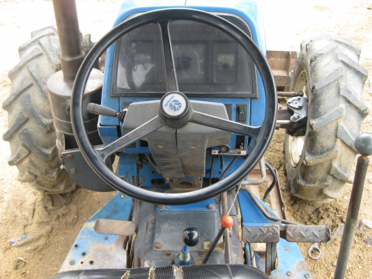 ขายรถไถ FORD 6640 New Holland 4x4WD ปี96 พร้อมใบอินวอยไปจดทะเบียน