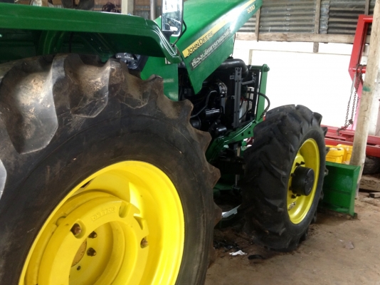 ขายรถไถจอนเดียร์2เพลา สภาพพร้อมใช้ เครื่องดีเกียร์ดี 60แรง รถมีสองคันเลือกได้ คันหนึ่ง550000 อีกคัน500000บาทราคาลดได้อีกคับรถเจ้าของ