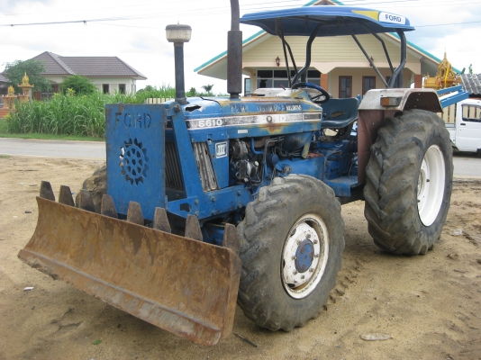 ขายรถไถ FORD 6610 4x4WD คานหน้าคาลาโร่ รถไม่มีทะเบียนครับ