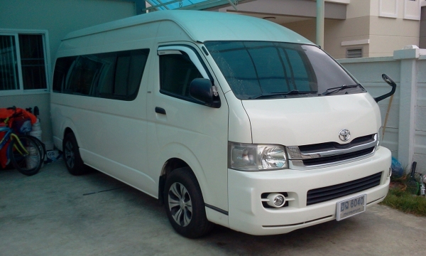 ขายรถตู้ toyota commuter ปี2008 เครื่องเบนซิน 2.7 ติดแก๊ส NGV