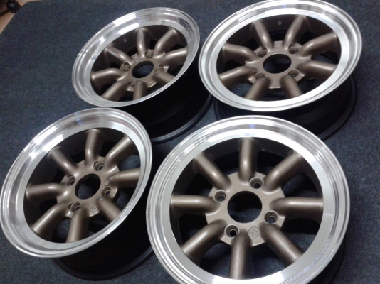 ขายแล้ว ทุกชุดครับ