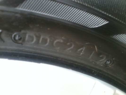 ขายยางปี 2012 พร้อมกระทะ เหล็ก 4 รู 100 ขอบ 14