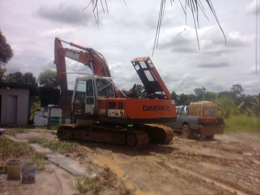 ขายด่วน รถแบคโฮ  DAEWOO  DH 220