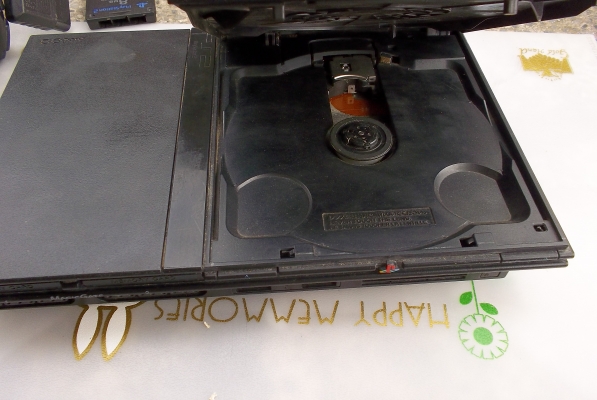 ขายเกมเพล2สภาพพร้อมใช้งานได้ดียังไม่เคยซ่อมอุปกรที่ได้รับตามรูปเลยคับ ขายเกมเพล2สภาพพร้อมใช้งานได้ดียังไม่เคยซ่อมอุปกรที่ได้รับตามรูปเลยคับ