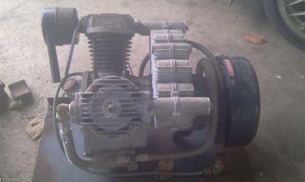 ปั้มลม 2 เสตป ไฟ 380 v 1400iรอบ 10 b