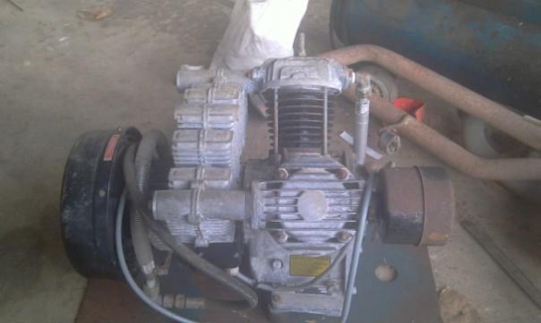 ปั้มลม 2 เสตป ไฟ 380 v 1400iรอบ 10 b