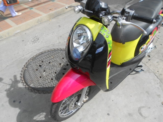 Honda-Scoopy i 110cc ปี 2555 เครื่องเนียนมากครับ สภาพเยี่ยมเลยครับ Honda-Scoopy i 110cc ปี 2555 เครื่องเนียนมากครับ สภาพเยี่ยมเลยครับ