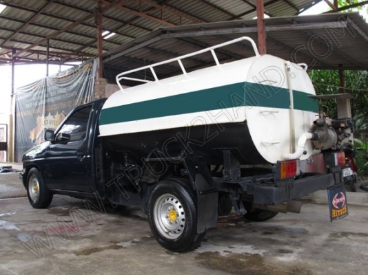 รถกระบะบรรทุกน้ำ ยี่ห้อ NISSAN