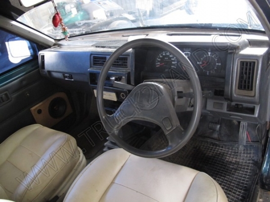 รถกระบะบรรทุกน้ำ ยี่ห้อ NISSAN