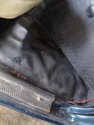 รถกระบะบรรทุกน้ำ ยี่ห้อ NISSAN