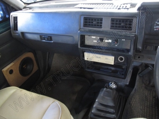 รถกระบะบรรทุกน้ำ ยี่ห้อ NISSAN