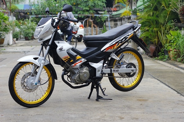 ขาย โซนิค 46  ล้อทอง เดิมๆ สวยๆ   ราคาถูก