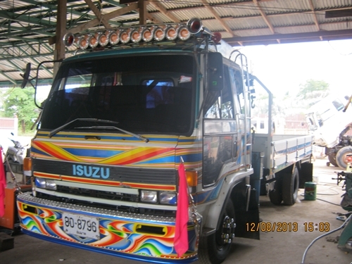 ขายรถบรรทุกหกล้อติดเครนอีซูซูร็อคกี้เครื่อง 6BD1-เทอร์โบ เครนทอนาโด ซูปเปอร์ Z-303 ท้องV เครน 3 ตัน ขายรถบรรทุกหกล้อติดเครนอีซูซูร็อคกี้เครื่อง 6BD1-เทอร์โบ เครนทอนาโด ซูปเปอร์ Z-303 ท้องV เครน 3 ตัน